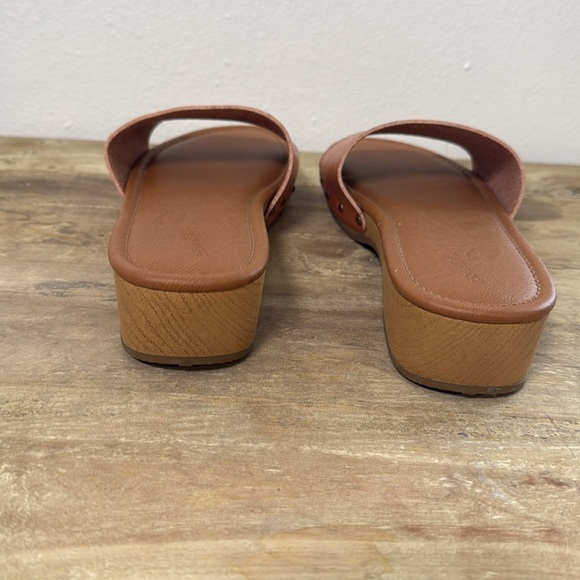 Universal Thread Slide Sandals in Tan and Orange - Picture 4 of 10